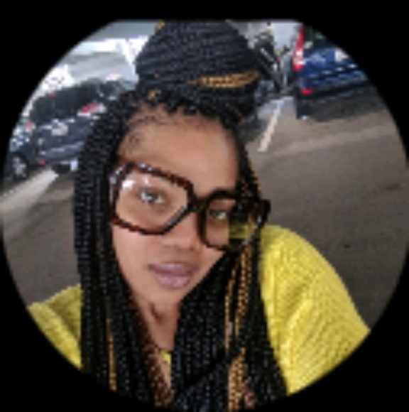 Meet your Posher, CeeCee - Picture 1 of 1